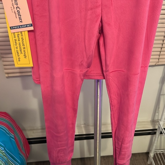 Juicy Couture Girls BNWT Hot Pink Pajamas 2 Pieces Short Sleeve Long Pants - Picture 7 of 10
